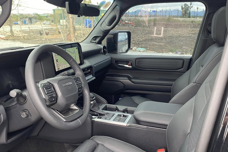 Toyota Land Cruiser Prado 2024 chạy 2.000km rao bán gần 3,9 tỷ - Hình 4 Toyota Land Cruiser Prado 2024 chay 2.000km rao ban gan 3,9 ty-Hinh-4