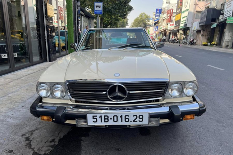 Mercedes-Benz 380 SL hang doc cua 