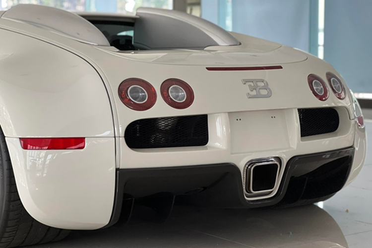 Bugatti Veyron gan 50 ty da co mat tai Viet Nam tron 13 nam-Hinh-7