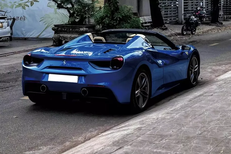 Tận thấy Ferrari 488 Spider hơn 10 tỷ của đại gia Việt tái xuất - Hình 2 Tan thay Ferrari 488 Spider hon 10 ty cua dai gia Viet tai xuat-Hinh-2