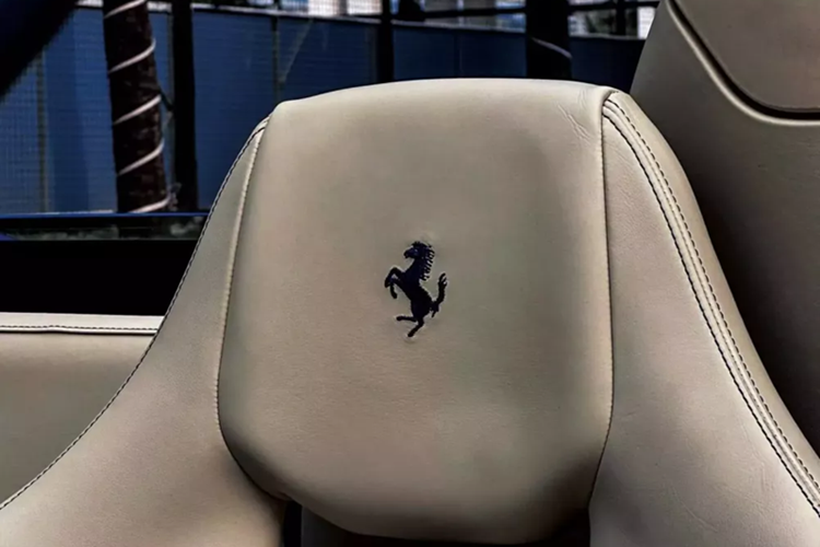 Tận thấy Ferrari 488 Spider hơn 10 tỷ của đại gia Việt tái xuất - Hình 3 Tan thay Ferrari 488 Spider hon 10 ty cua dai gia Viet tai xuat-Hinh-3