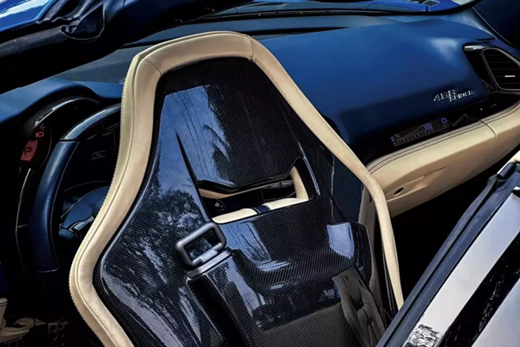 Tận thấy Ferrari 488 Spider hơn 10 tỷ của đại gia Việt tái xuất - Hình 4 Tan thay Ferrari 488 Spider hon 10 ty cua dai gia Viet tai xuat-Hinh-4