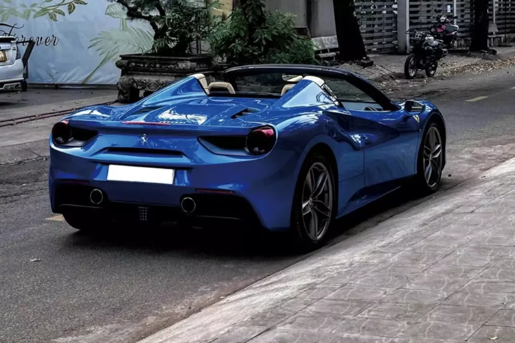 Tan thay Ferrari 488 Spider hon 10 ty cua dai gia Viet tai xuat-Hinh-2