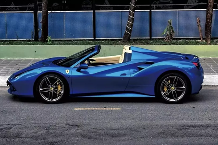 Tan thay Ferrari 488 Spider hon 10 ty cua dai gia Viet tai xuat-Hinh-6