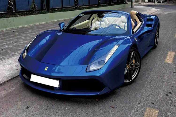 Tan thay Ferrari 488 Spider hon 10 ty cua dai gia Viet tai xuat