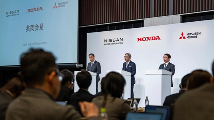 Foxconn se hop tac voi Nissan, khong co nhu cau mua lai