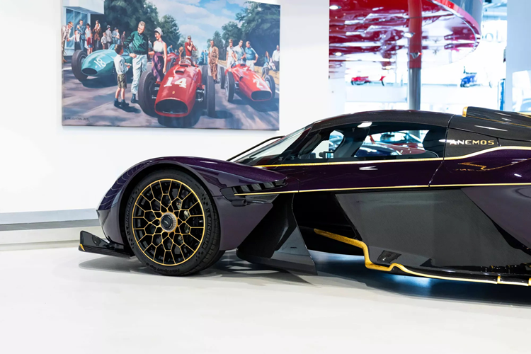 Ngam Aston Martin Valkyrie phien ban “dien ro” Anemos dat vang 24k-Hinh-5