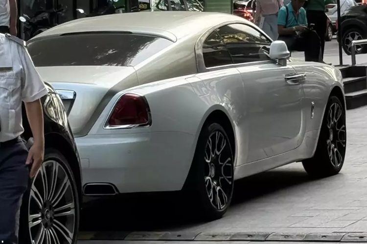 Ngam Rolls-Royce Wraith bien so 