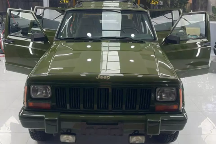 Tan thay Jeep Cherokee hon 21 tuoi, chay 1.249 km o Long An