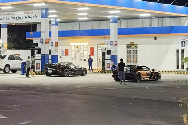 Hoang Kim Khanh khoe McLaren Senna va Koenigsegg Regera tram ty