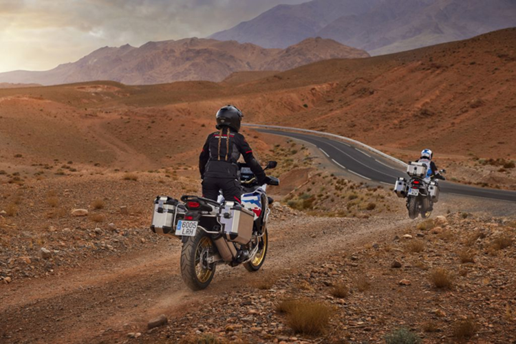 Honda CRF1100L Africa Twin hon 620 trieu, dat hon oto Kia Seltos-Hinh-7