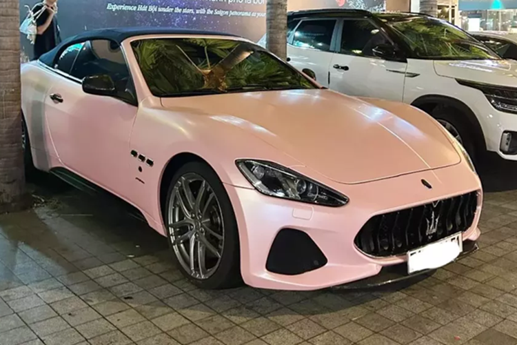 Maserati GranCabrio Sport  tien ty, la lam tren duong pho Sai thanh