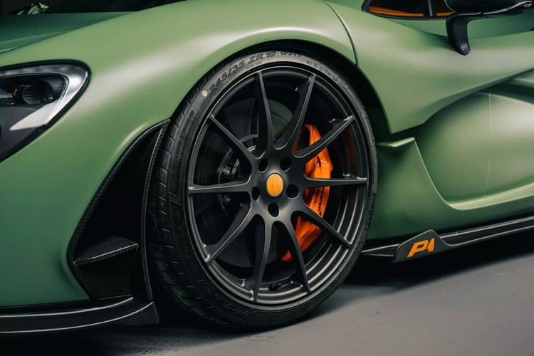 Đấu giá McLaren P1 Satin Camo Green odo 130km độc nhất thế giới - Hình 6 Dau gia McLaren P1 Satin Camo Green odo 130km doc nhat the gioi-Hinh-6