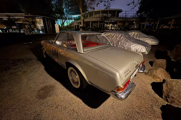 Mercedes-Benz 230 SL W113 hang hiem cua “Qua” Vu co gi hay?-Hinh-6