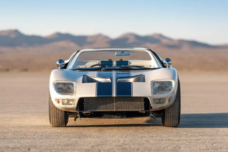 Chiec xe dua Ford GT40 Roadster sieu hiem duoc mang ra dau gia