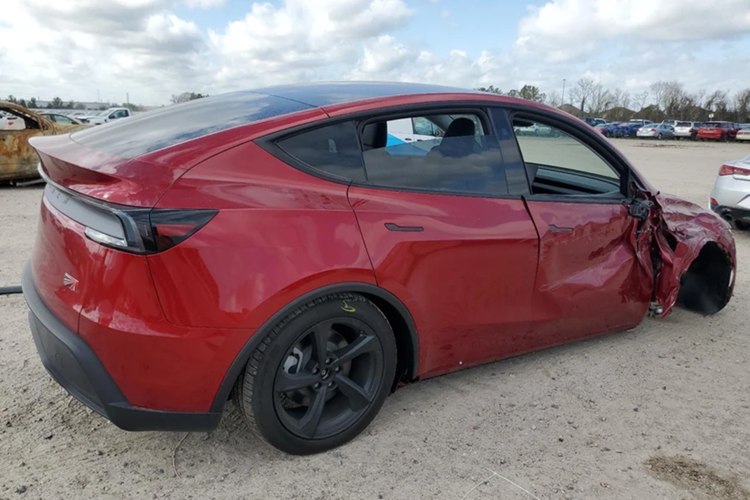 Tesla Model Y gan 60.000 USD bi 