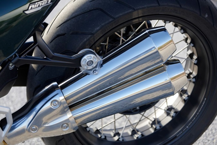 BMW R12 nineT gan 700 trieu tai Viet Nam, dat hon Toyota Yaris Cross-Hinh-11