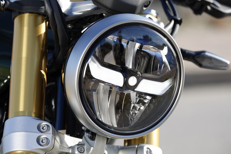 BMW R12 nineT gan 700 trieu tai Viet Nam, dat hon Toyota Yaris Cross-Hinh-4