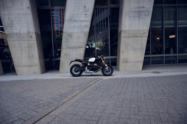 BMW R12 nineT gan 700 trieu tai Viet Nam, dat hon Toyota Yaris Cross-Hinh-8