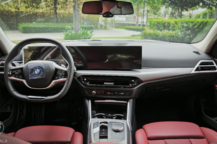 Chi tiết BMW 3 Series 2025 về Việt Nam, từ 1,549 tỷ đồng - Hình 3 Chi tiet BMW 3 Series 2025 ve Viet Nam, tu 1,549 ty dong-Hinh-3