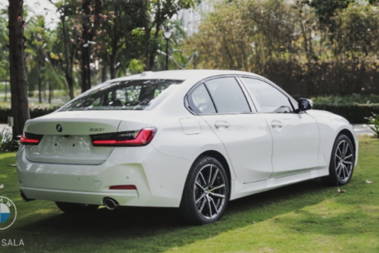Chi tiết BMW 3 Series 2025 về Việt Nam, từ 1,549 tỷ đồng - Hình 8 Chi tiet BMW 3 Series 2025 ve Viet Nam, tu 1,549 ty dong-Hinh-8