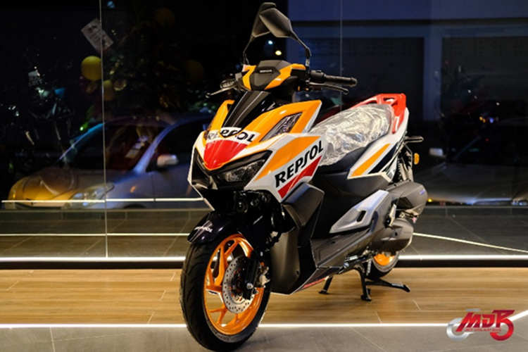 Can canh Honda Vario 160 Repsol gia hon 100 trieu tai Viet Nam