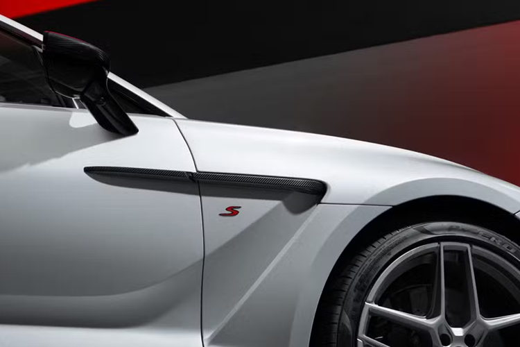 Aston Martin DBX S tu 6,25 ty dong, ban nang cap cua DBX707-Hinh-3