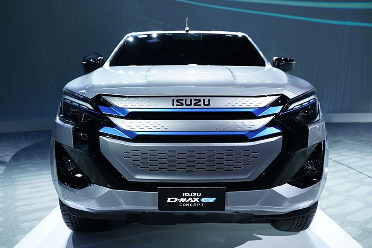 Isuzu D-Max EV 2025 ra mat, ban tai dien 