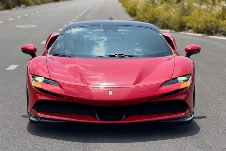 Ferrari SF90 Stradale tung cua chong cu Le Quyen tiep tuc rao ban-Hinh-3