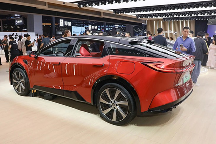 Can canh Toyota bZ5 tu 455 trieu dong, tam hoat dong 630 km-Hinh-10