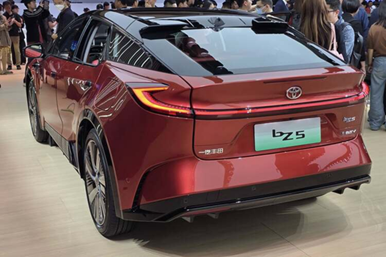Can canh Toyota bZ5 tu 455 trieu dong, tam hoat dong 630 km-Hinh-11