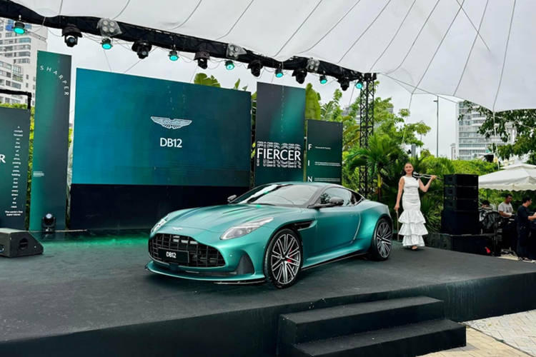 Nu dai gia Ha Noi tau Aston Martin DB12 gan 12 ty dong-Hinh-5