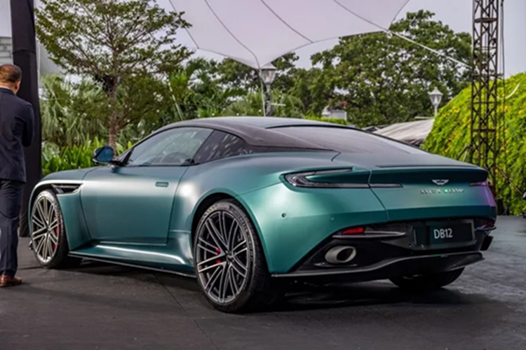 Nu dai gia Ha Noi tau Aston Martin DB12 gan 12 ty dong-Hinh-7