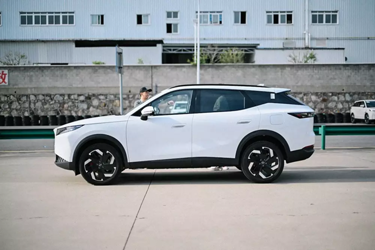 Omoda C7 tiet kiem xang sap ve Viet Nam, dau BYD Sealion 6?-Hinh-2
