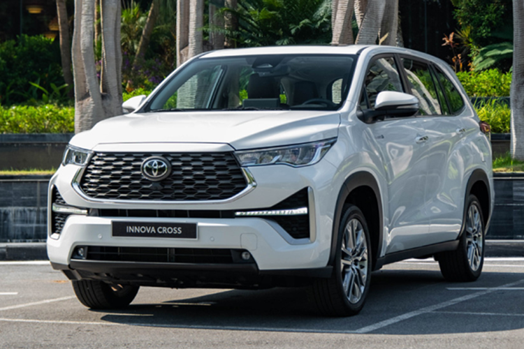 Toyota Innova Exclusive Edition - MPV 