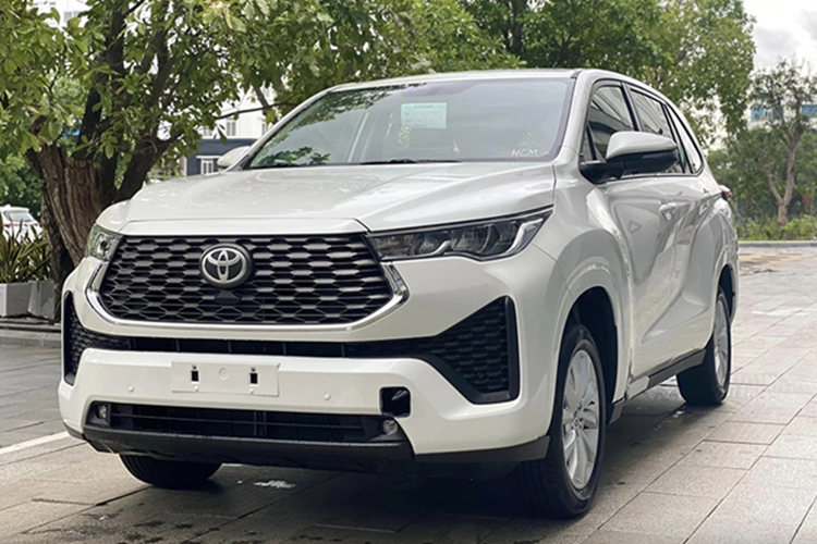 Toyota Innova Exclusive Edition - MPV 