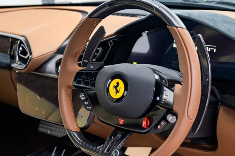 Ferrari 12Cilindri hon 11 ty mau sieu doc cua Youtuber Shmee150-Hinh-6