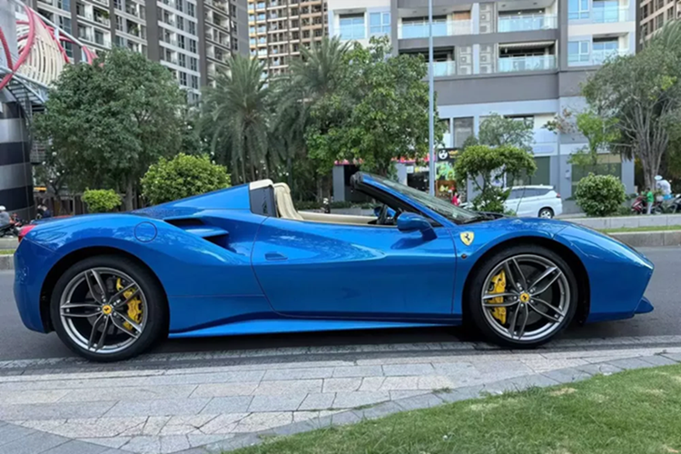 Tan thay bo doi Ferrari mui tran bac ty cua dai gia Ha Noi-Hinh-10