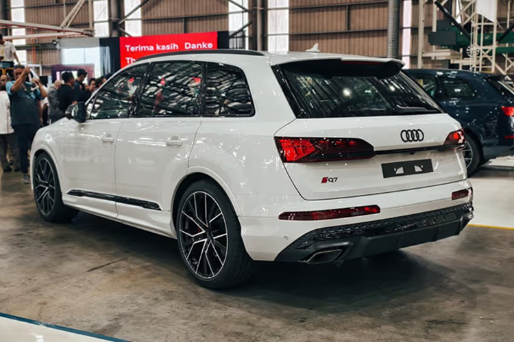 Audi Q7 hang sang 