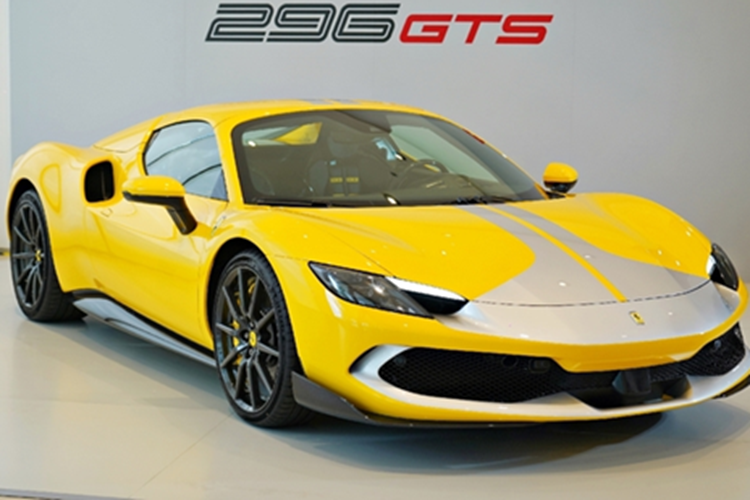 Ferrari 296 GTS Assetto Fiorano hon 30 ty dong, doc nhat Viet Nam