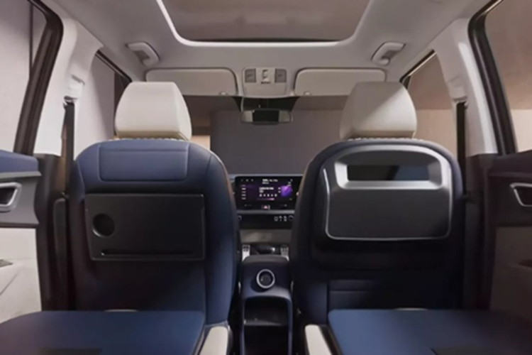 Kia Carens Clavis 2026 lieu co ve Viet Nam dau Mitsubishi Xpander?-Hinh-5