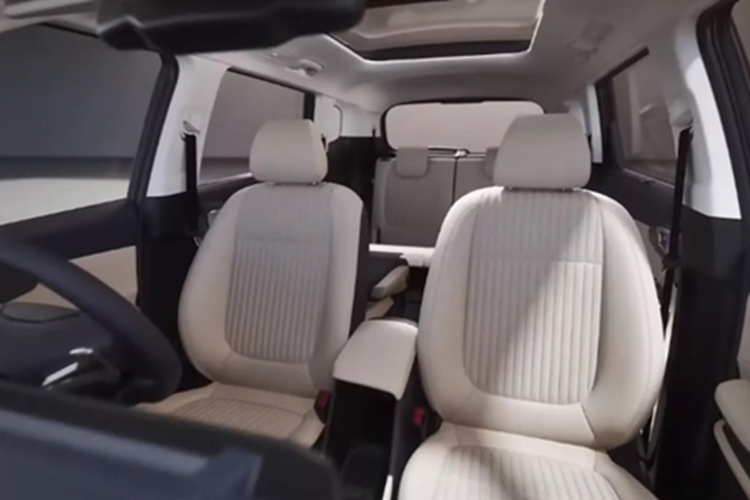 Kia Carens Clavis 2026 lieu co ve Viet Nam dau Mitsubishi Xpander?-Hinh-6