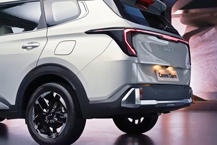 Kia Carens Clavis 2026 lieu co ve Viet Nam dau Mitsubishi Xpander?-Hinh-7