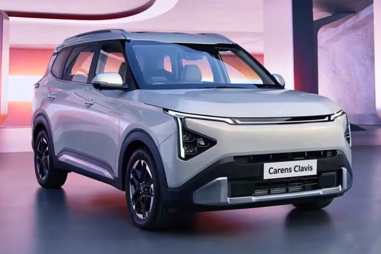 Kia Carens Clavis 2026 lieu co ve Viet Nam dau Mitsubishi Xpander?