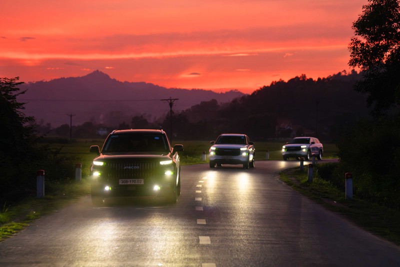 Jaecoo J7 PHEV lăn bánh 1.500km đổ đầy xăng, sạc đầy pin - Hình 3 Jaecoo J7 PHEV lan banh 1.500km do day xang, sac day pin-Hinh-3