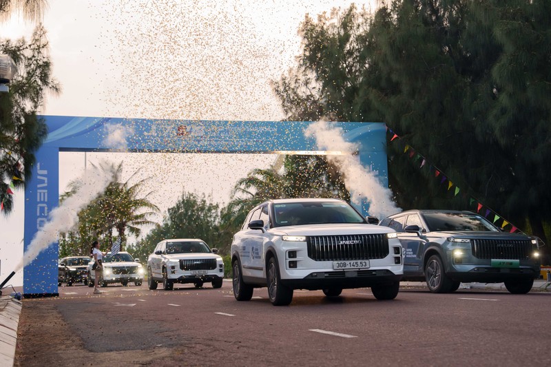 Jaecoo J7 PHEV lăn bánh 1.500km đổ đầy xăng, sạc đầy pin - Hình 5 Jaecoo J7 PHEV lan banh 1.500km do day xang, sac day pin-Hinh-5