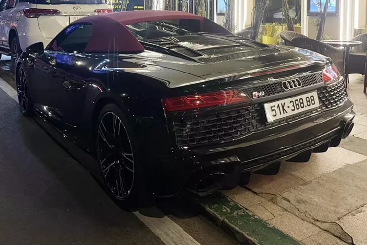 Can canh Audi R8 V10 Spyder bien 