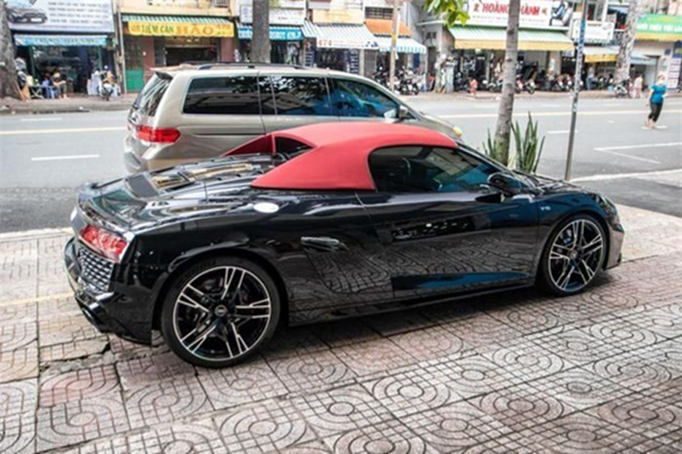 Can canh Audi R8 V10 Spyder bien 