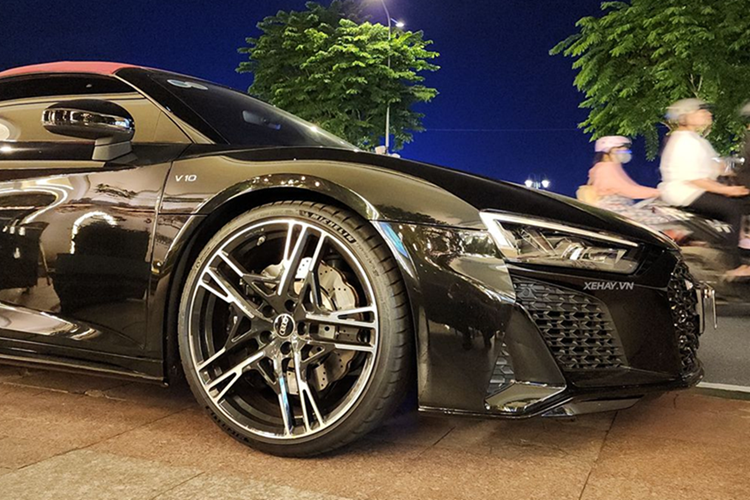 Can canh Audi R8 V10 Spyder bien 