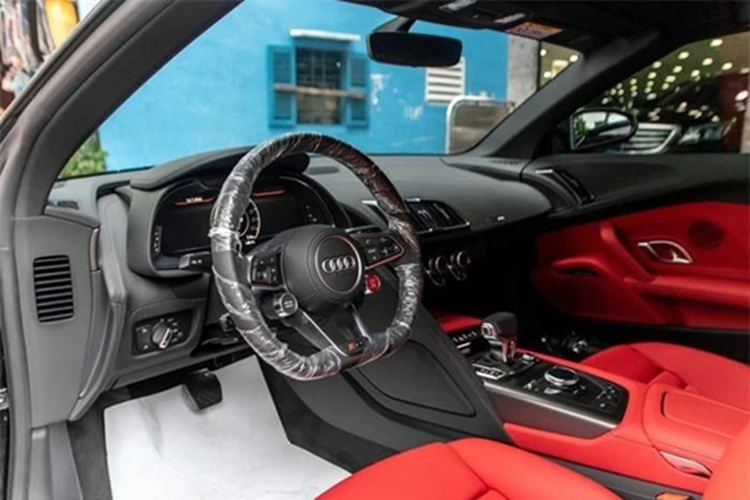 Can canh Audi R8 V10 Spyder bien 